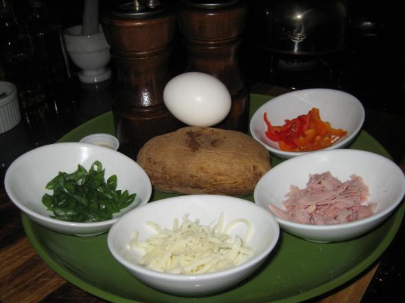 запеченный картофель с яйцом