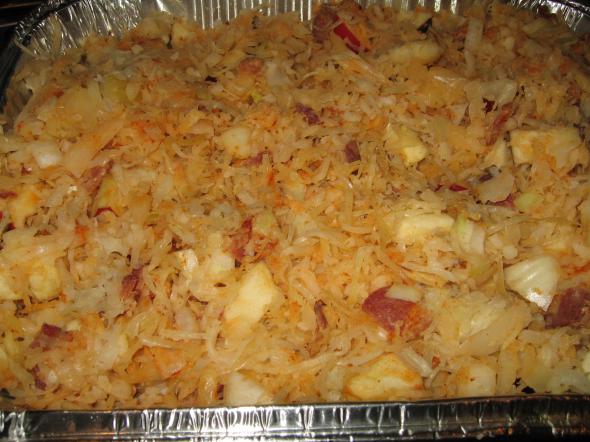 Кислая капуста тушеная со свининой