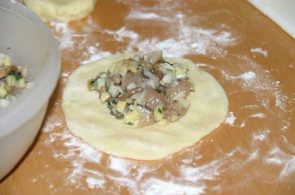 треугольники с курицей и грибами, рецепт с пошаговыми фото