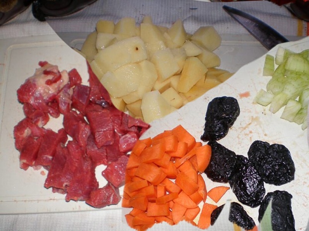 мясо в горшочках