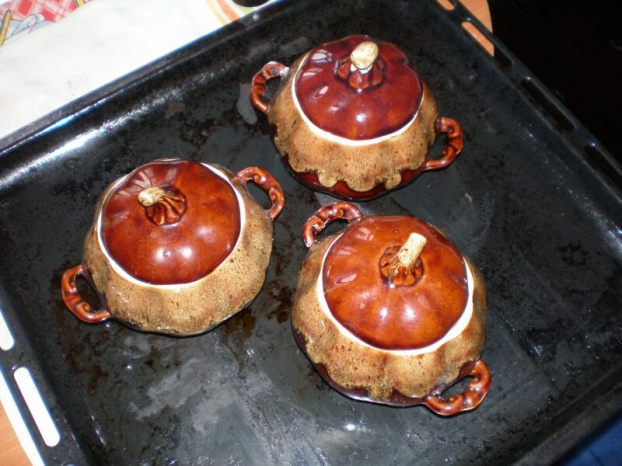 мясо в горшочках