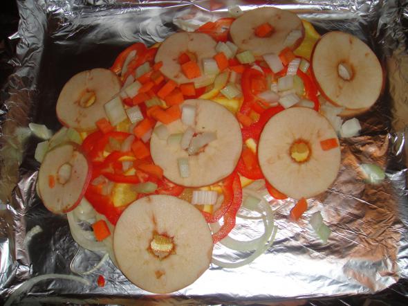 баранья нога с молодым картофелем и овощами
