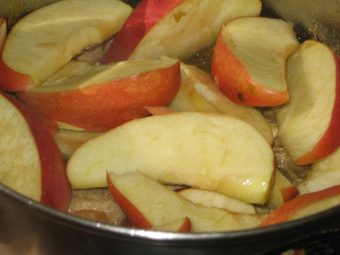мясо в яблоках