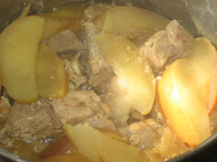 мясо в яблоках