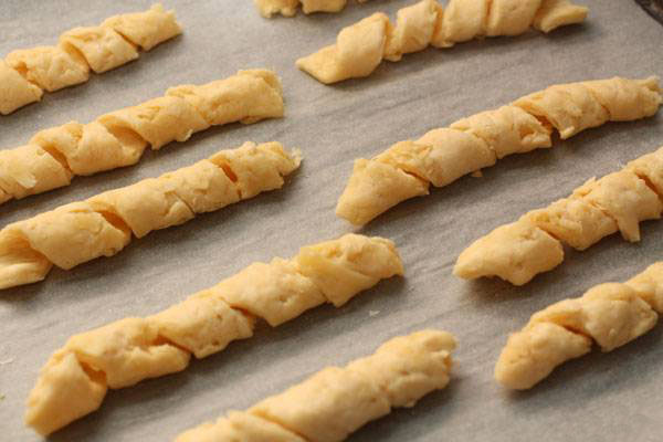 соленые крекеры с сыром