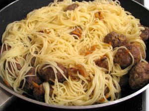 макароны с фрикаделиками