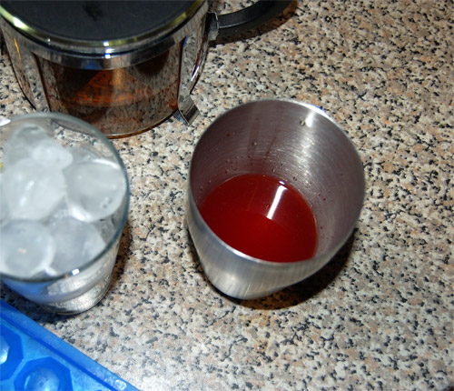 холодный малиновый чай (алкогольный)