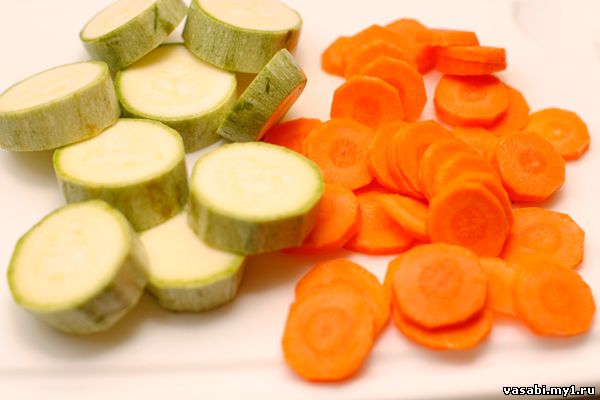 Жареная треска с овощами