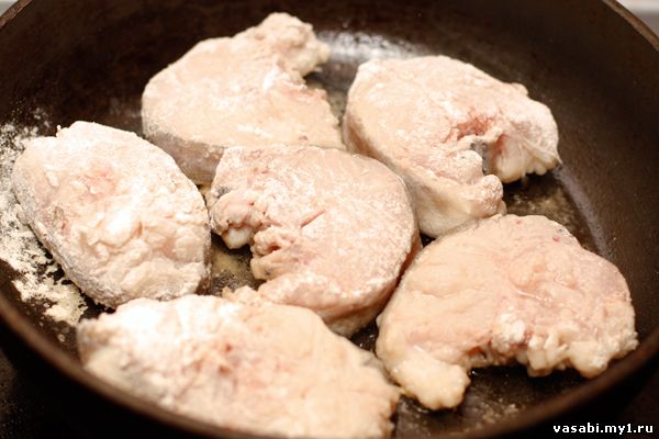 Жареная треска с овощами