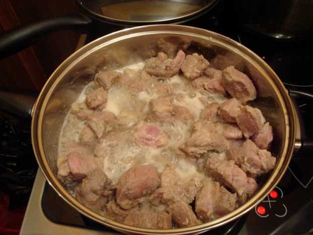 мясо в сырном соусе