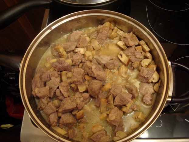 мясо в сырном соусе