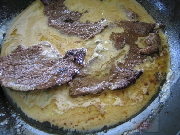 Мясо под горгонзоловым соусом 