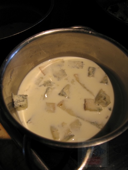 Мясо под горгонзоловым соусом 