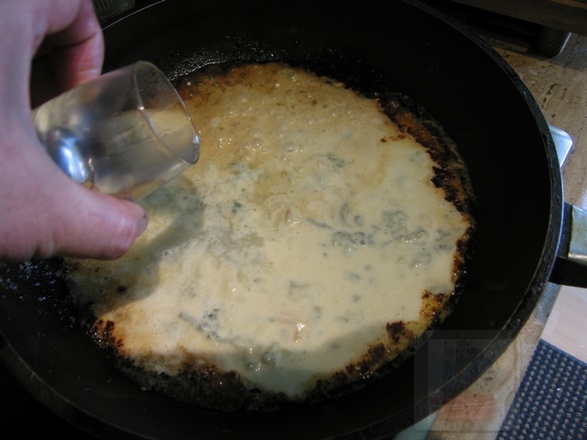 Мясо под горгонзоловым соусом 