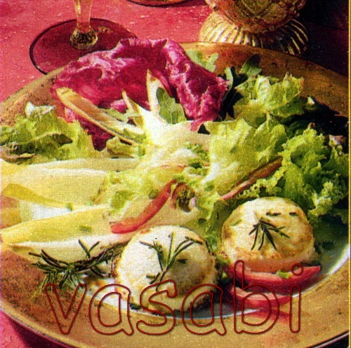 зеленый салат с запеченой брынзой