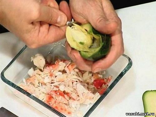 Рецепт крабового салата с авокадо