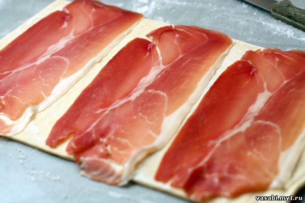 Слоеные палочки с ветчиной