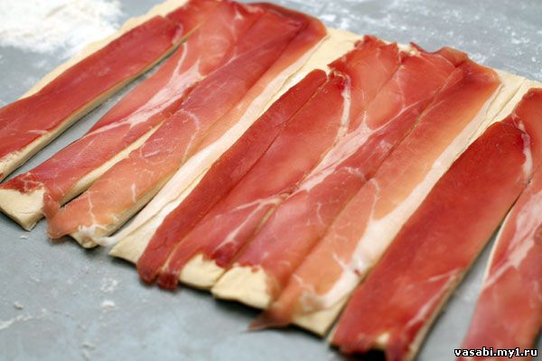 Слоеные палочки с ветчиной