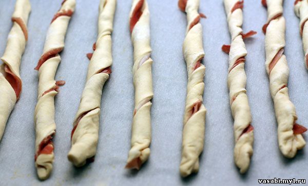 Слоеные палочки с ветчиной