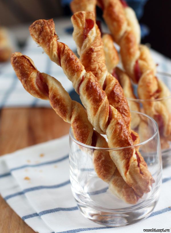Слоеные палочки с ветчиной