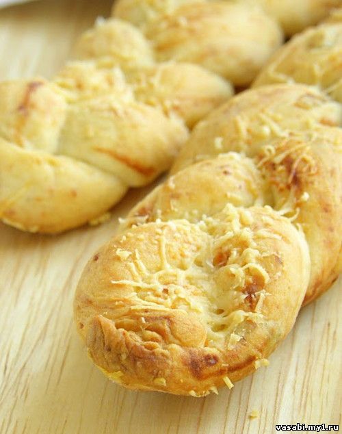 Коса с сыром и зеленым луком 