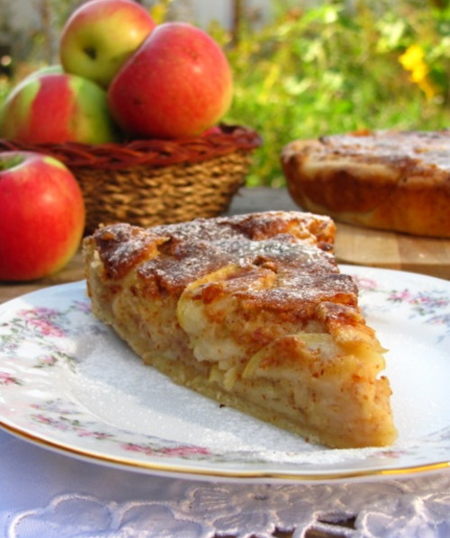 Яблочный пирог с миндальным кремом