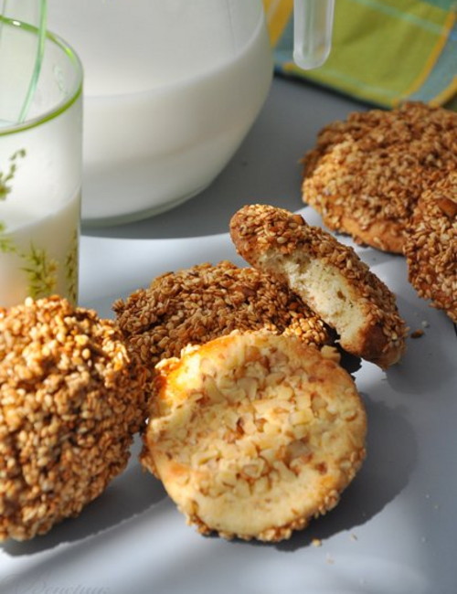 Баразек - Арабское печенье с медом и кунжутом.