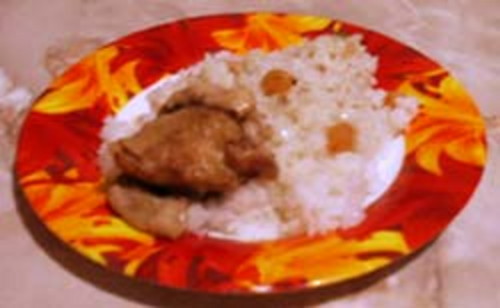 Курица с изюмом в белом соусе