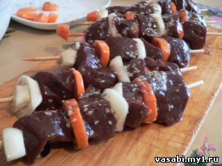 Говяжья печень на шпажках с картофелем