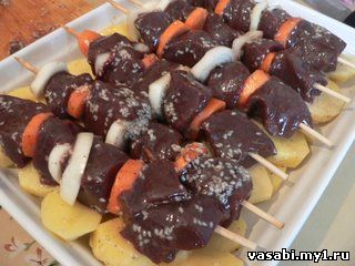 Говяжья печень на шпажках с картофелем