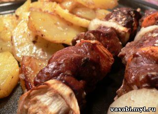Говяжья печень на шпажках с картофелем